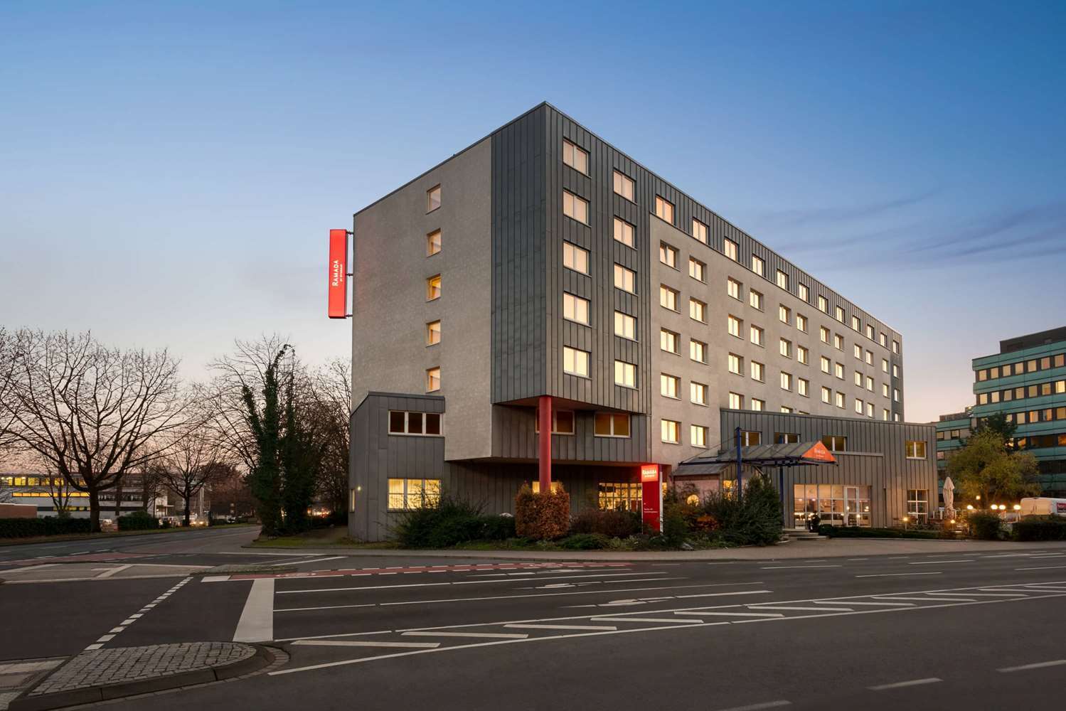 Ramada By Wyndham Bottrop City Экстерьер фото